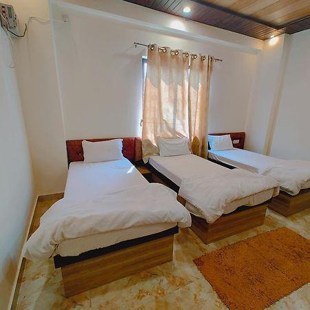Elegance Hotel And Banquet Ayodhya Esterno foto