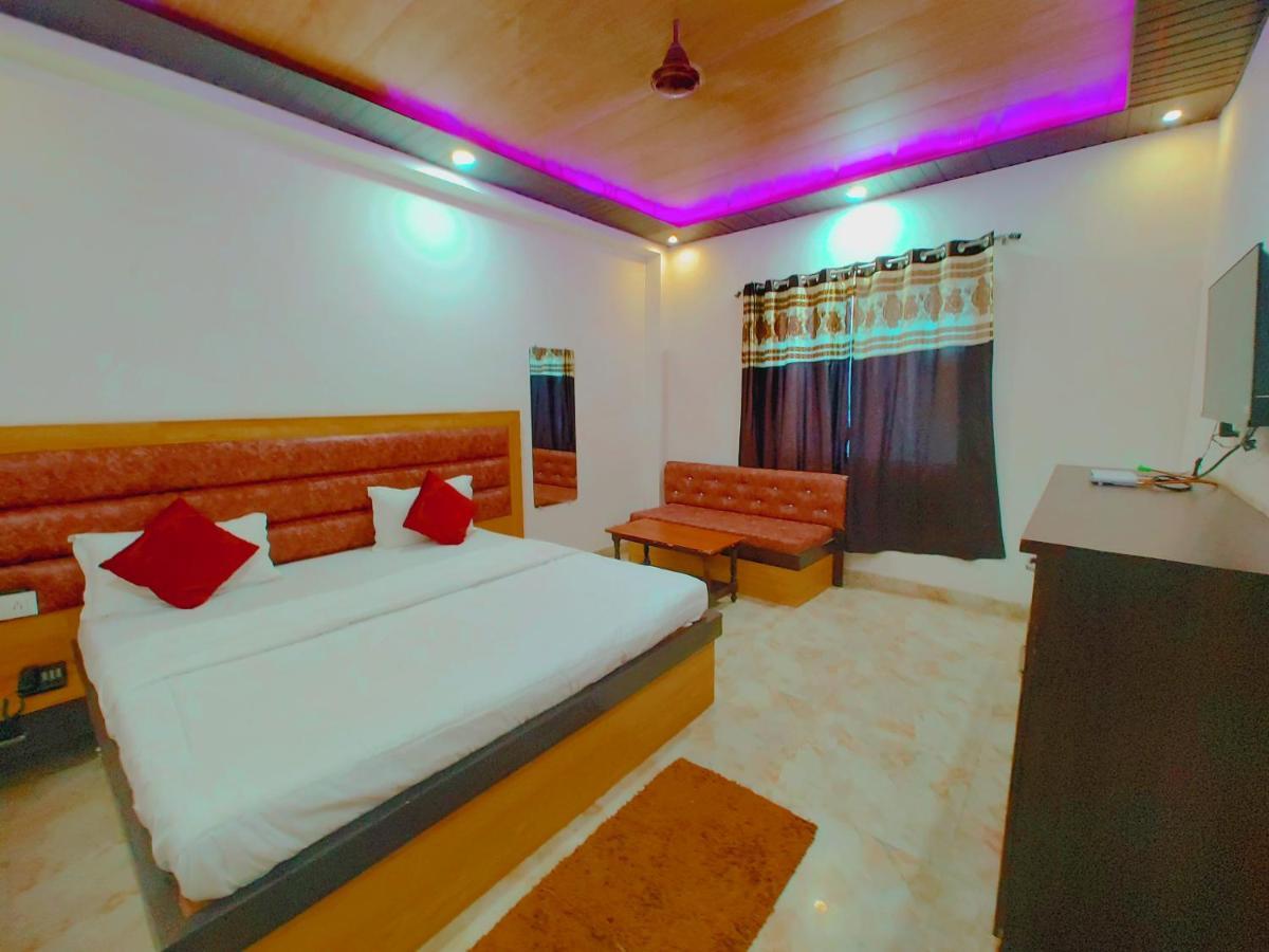 Elegance Hotel And Banquet Ayodhya Esterno foto