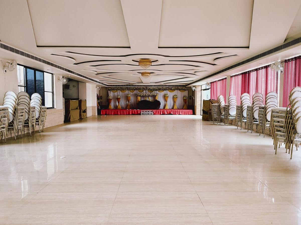 Elegance Hotel And Banquet Ayodhya Esterno foto
