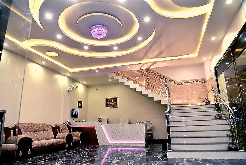Elegance Hotel And Banquet Ayodhya Esterno foto