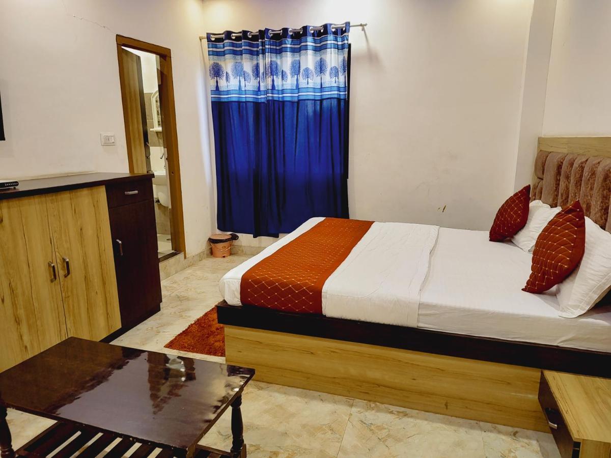 Elegance Hotel And Banquet Ayodhya Esterno foto