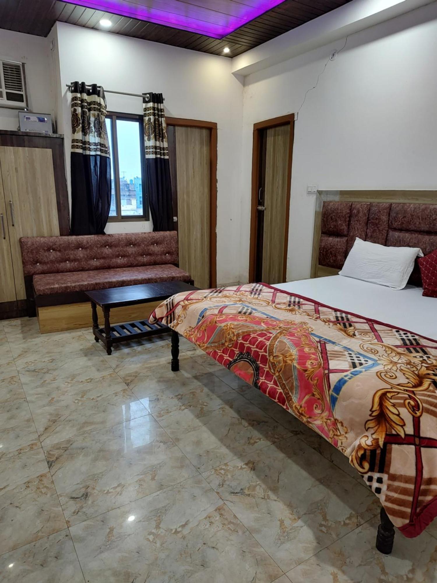 Elegance Hotel And Banquet Ayodhya Esterno foto