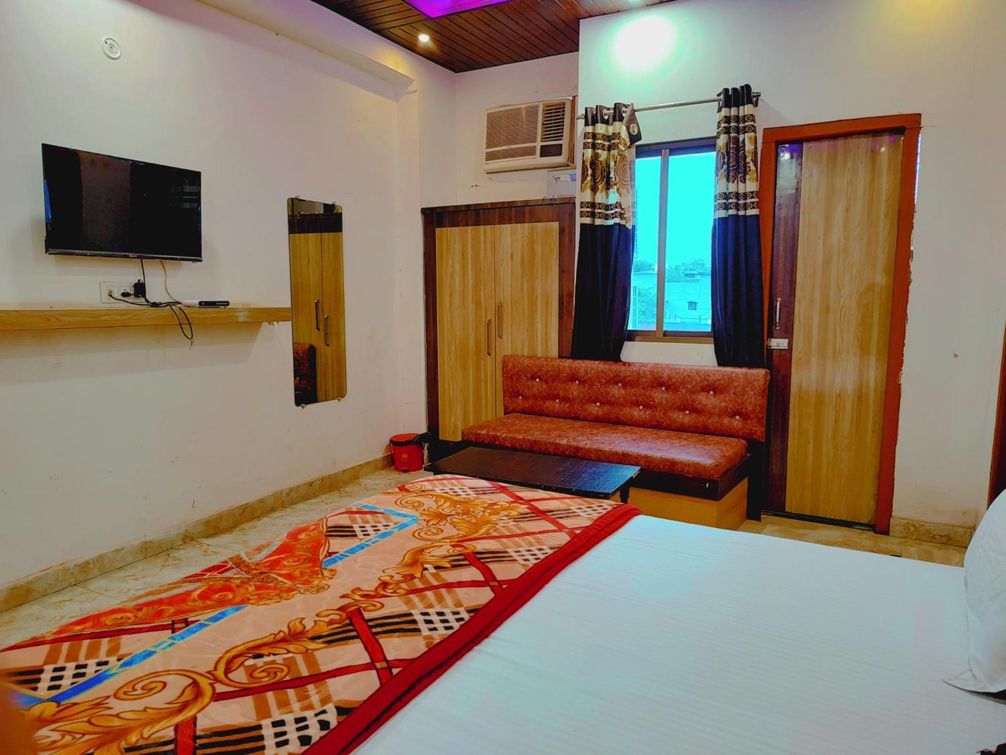 Elegance Hotel And Banquet Ayodhya Esterno foto
