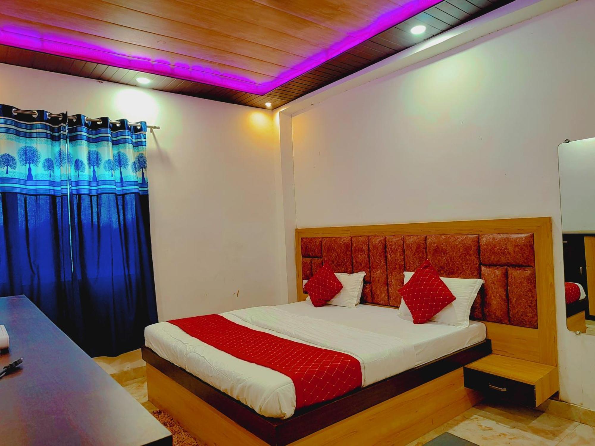 Elegance Hotel And Banquet Ayodhya Esterno foto