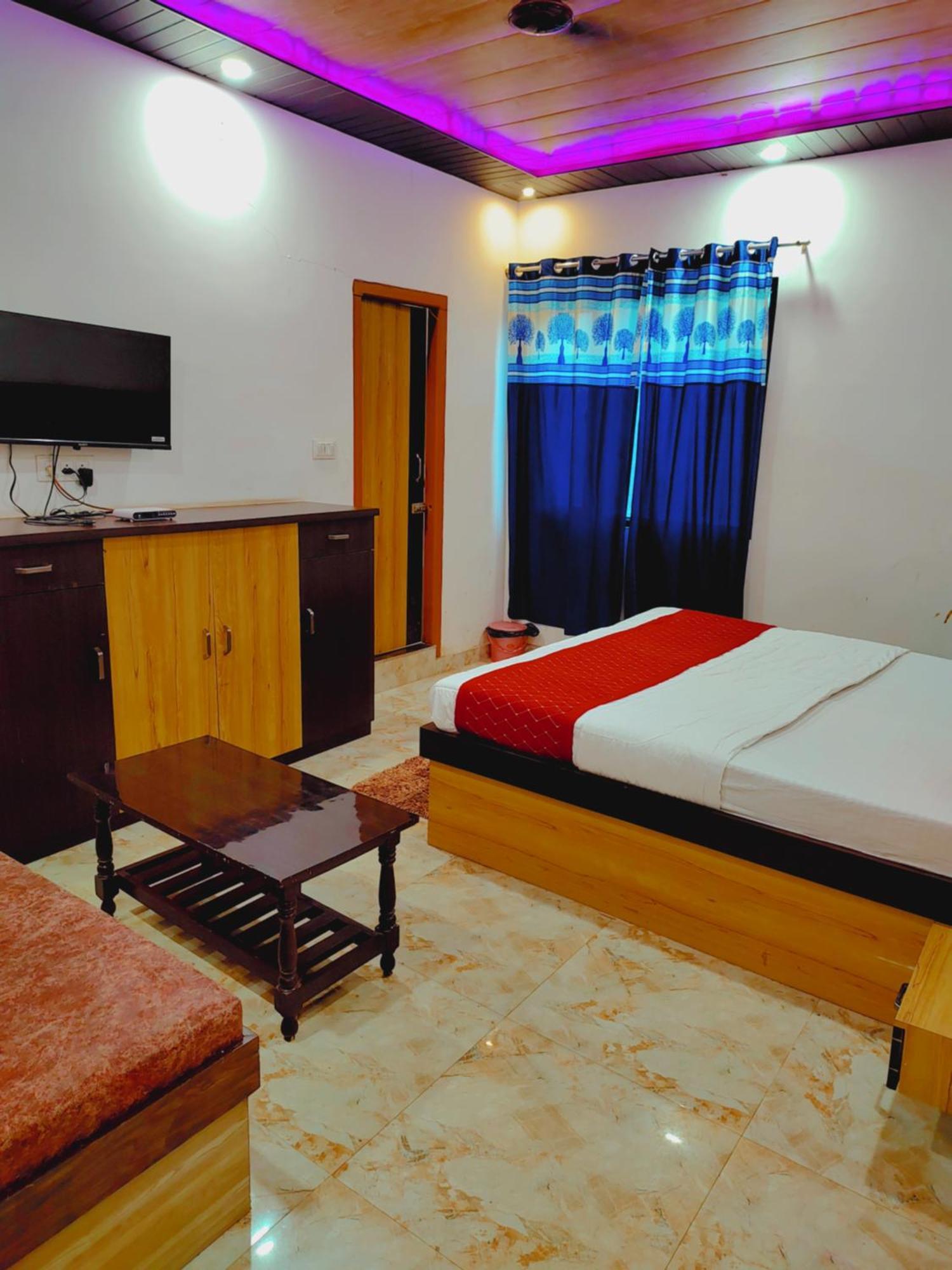 Elegance Hotel And Banquet Ayodhya Esterno foto