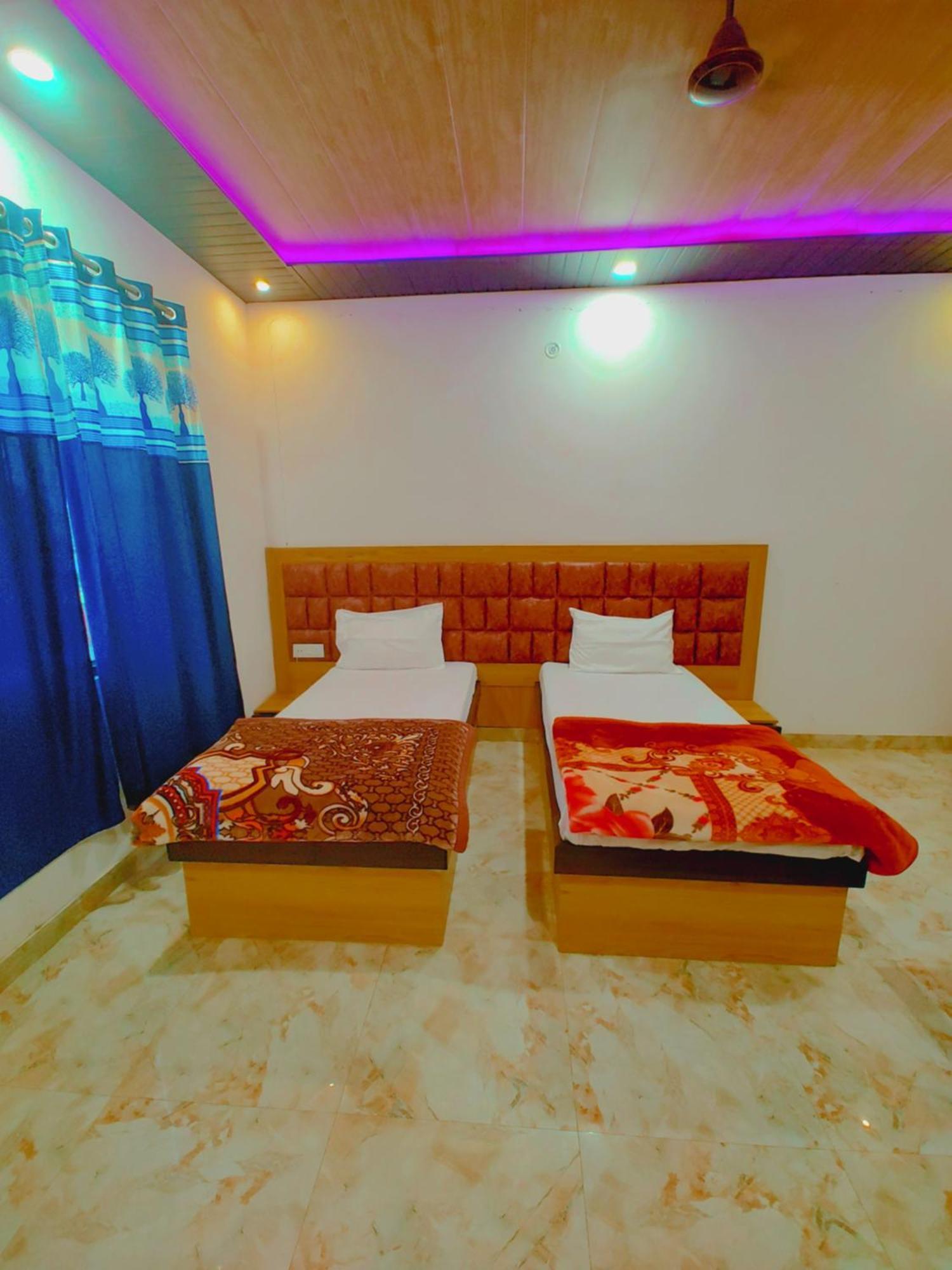 Elegance Hotel And Banquet Ayodhya Esterno foto