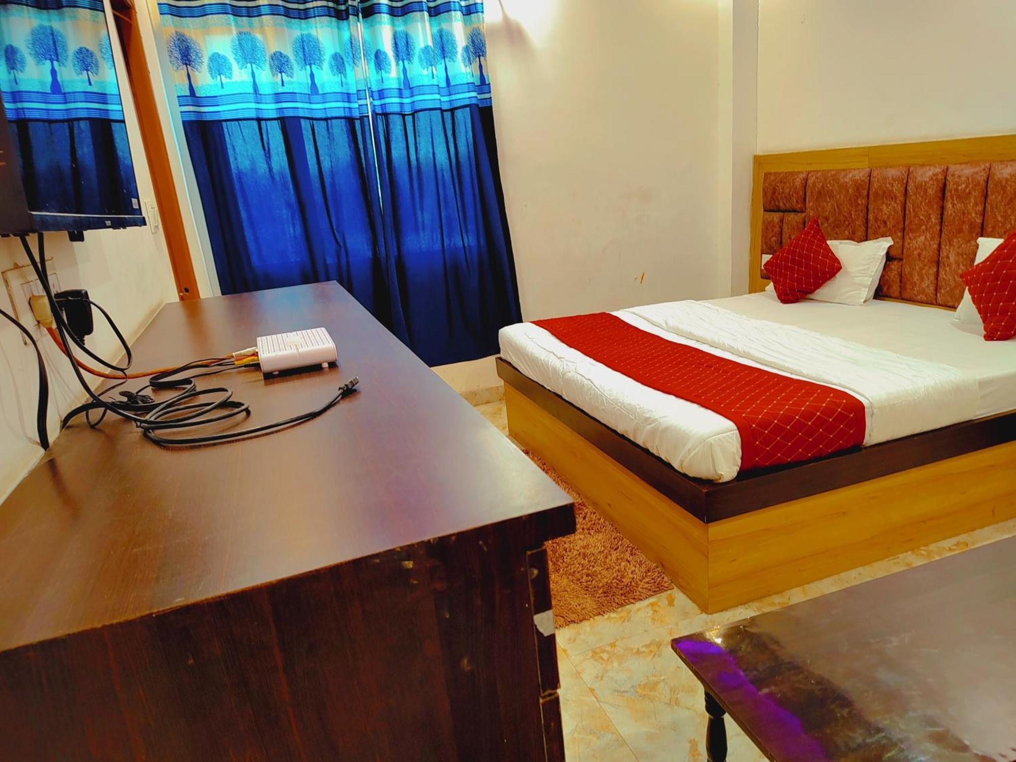 Elegance Hotel And Banquet Ayodhya Esterno foto