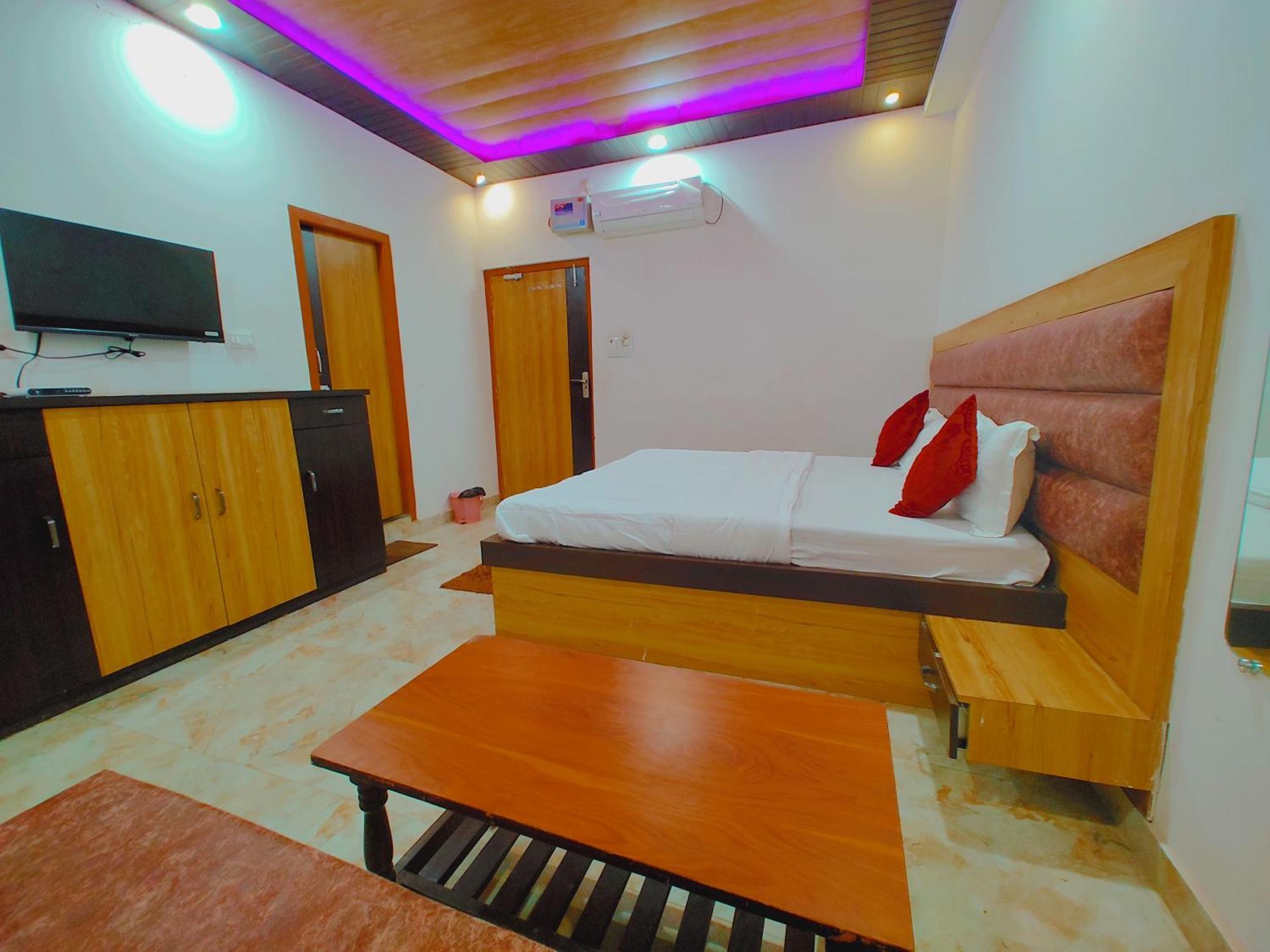 Elegance Hotel And Banquet Ayodhya Esterno foto