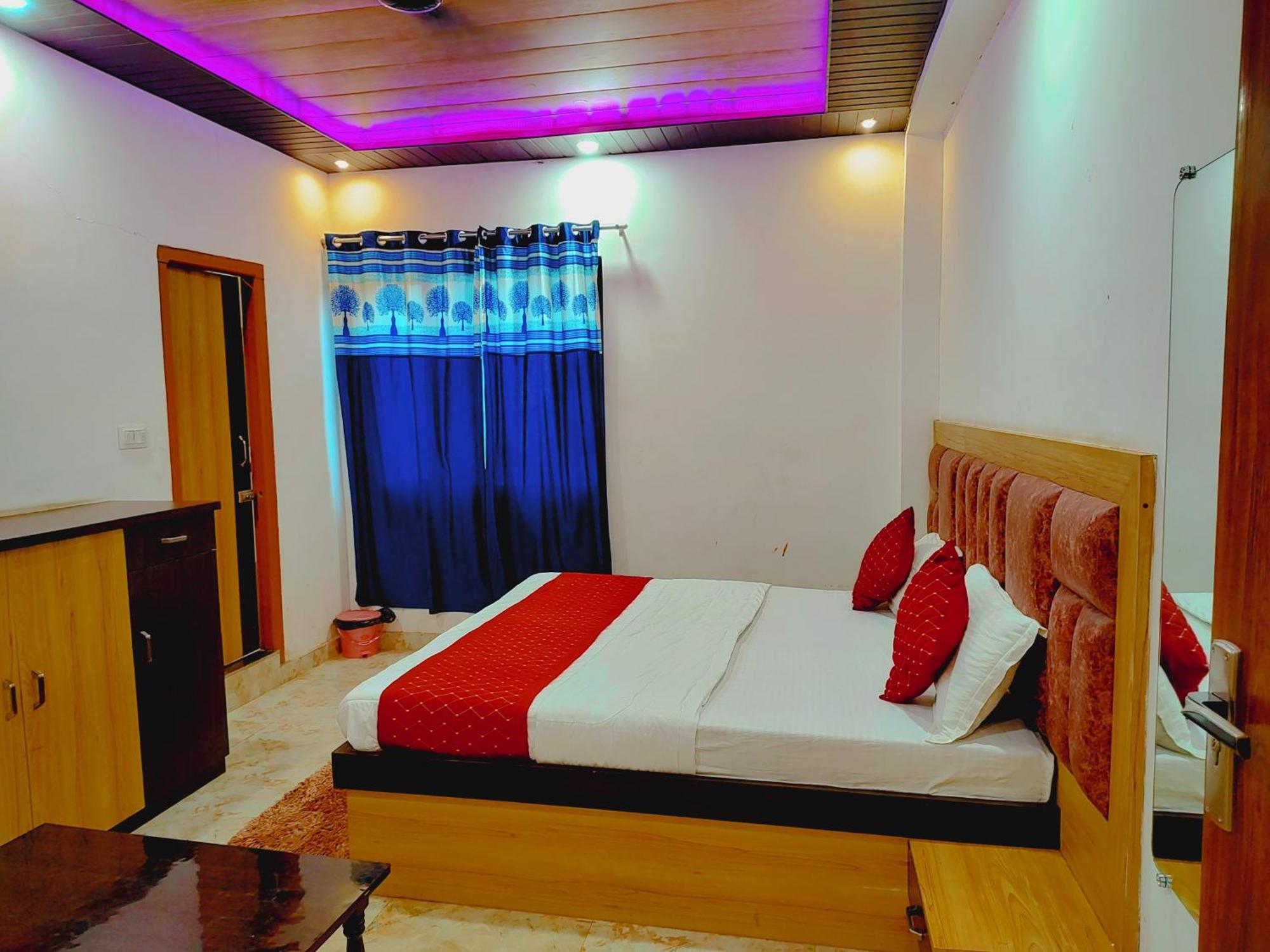 Elegance Hotel And Banquet Ayodhya Esterno foto