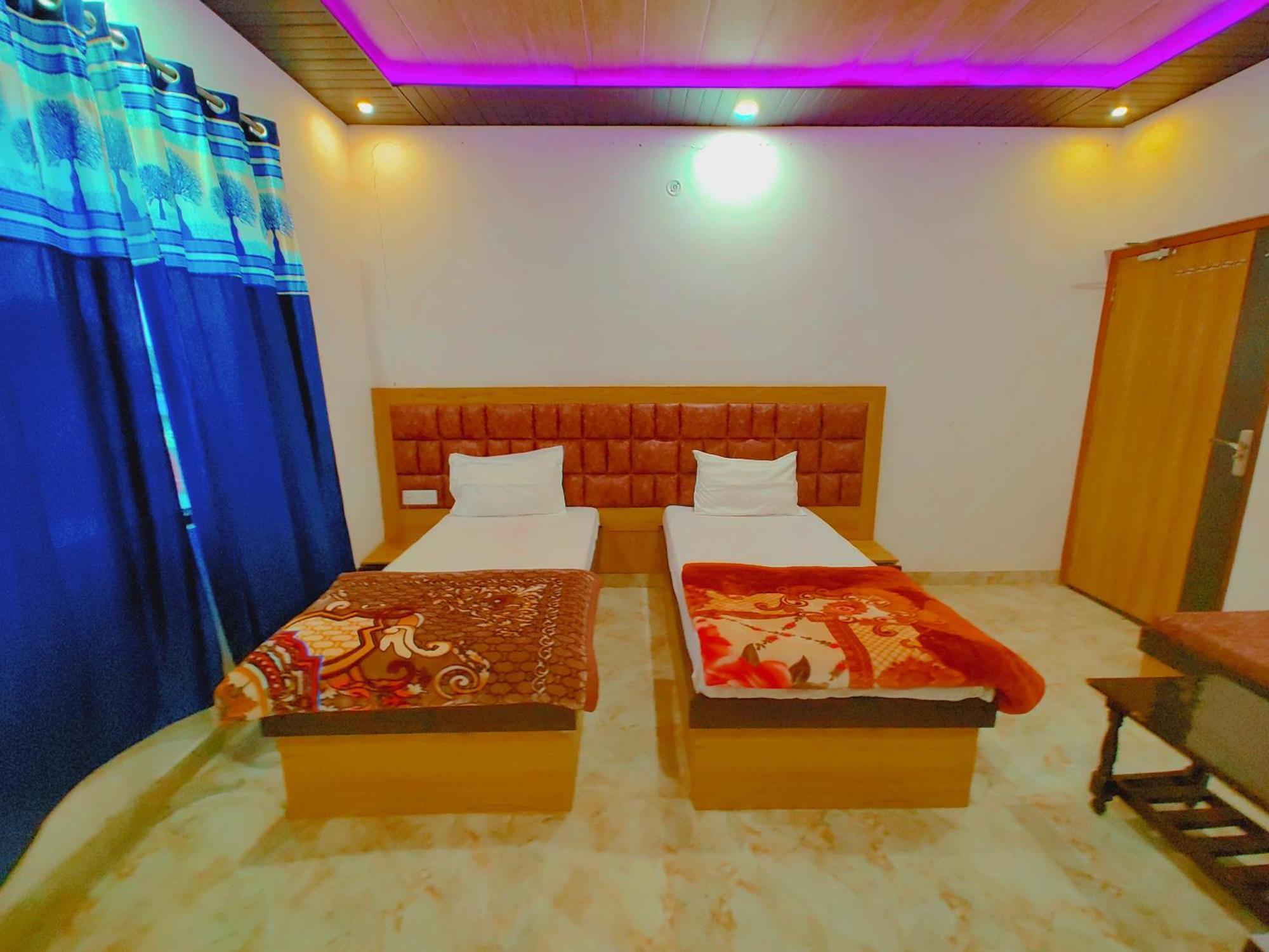 Elegance Hotel And Banquet Ayodhya Esterno foto
