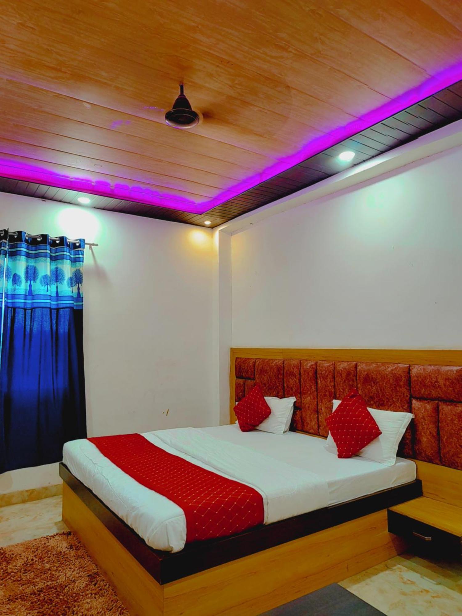 Elegance Hotel And Banquet Ayodhya Esterno foto