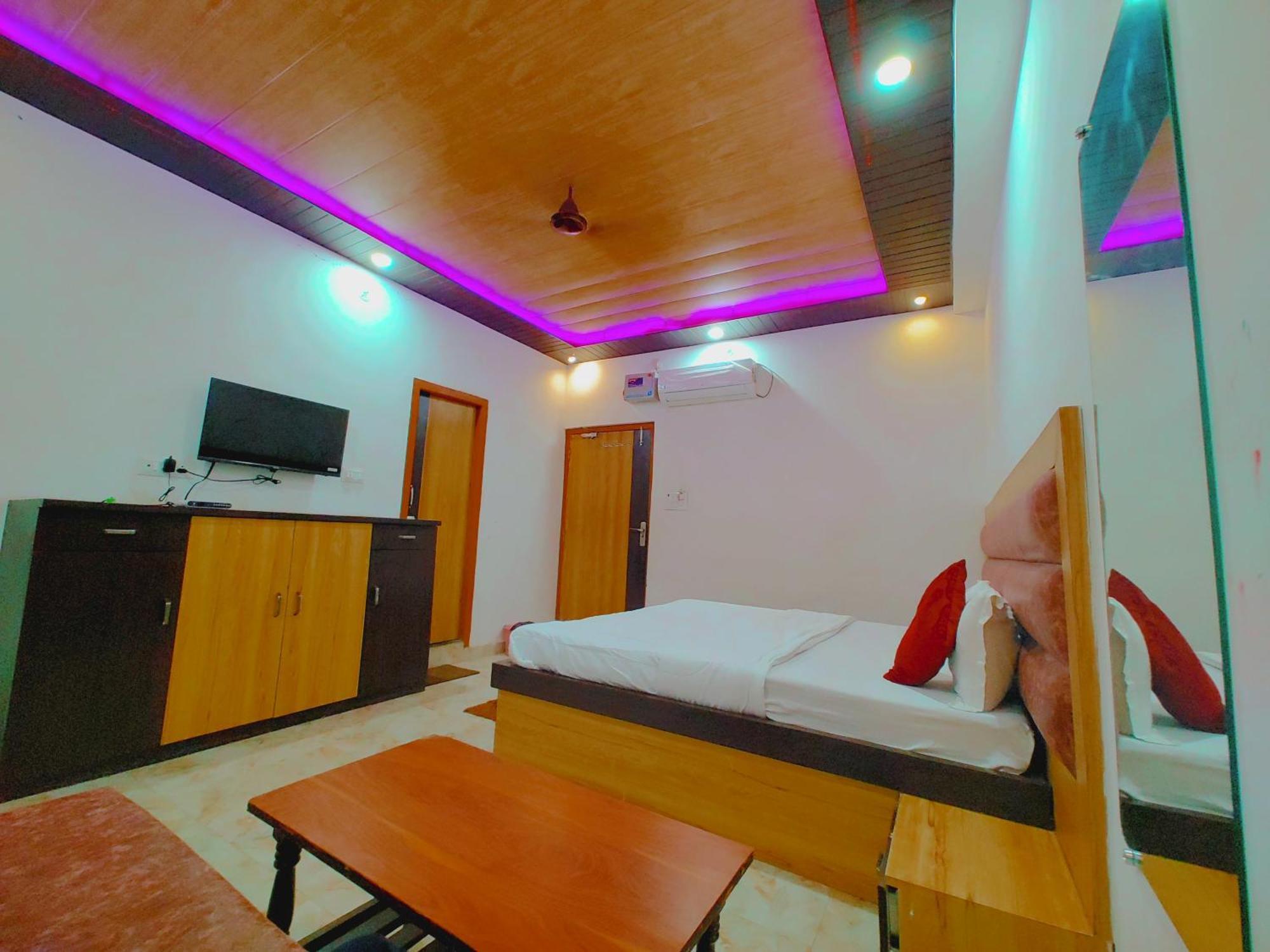 Elegance Hotel And Banquet Ayodhya Esterno foto