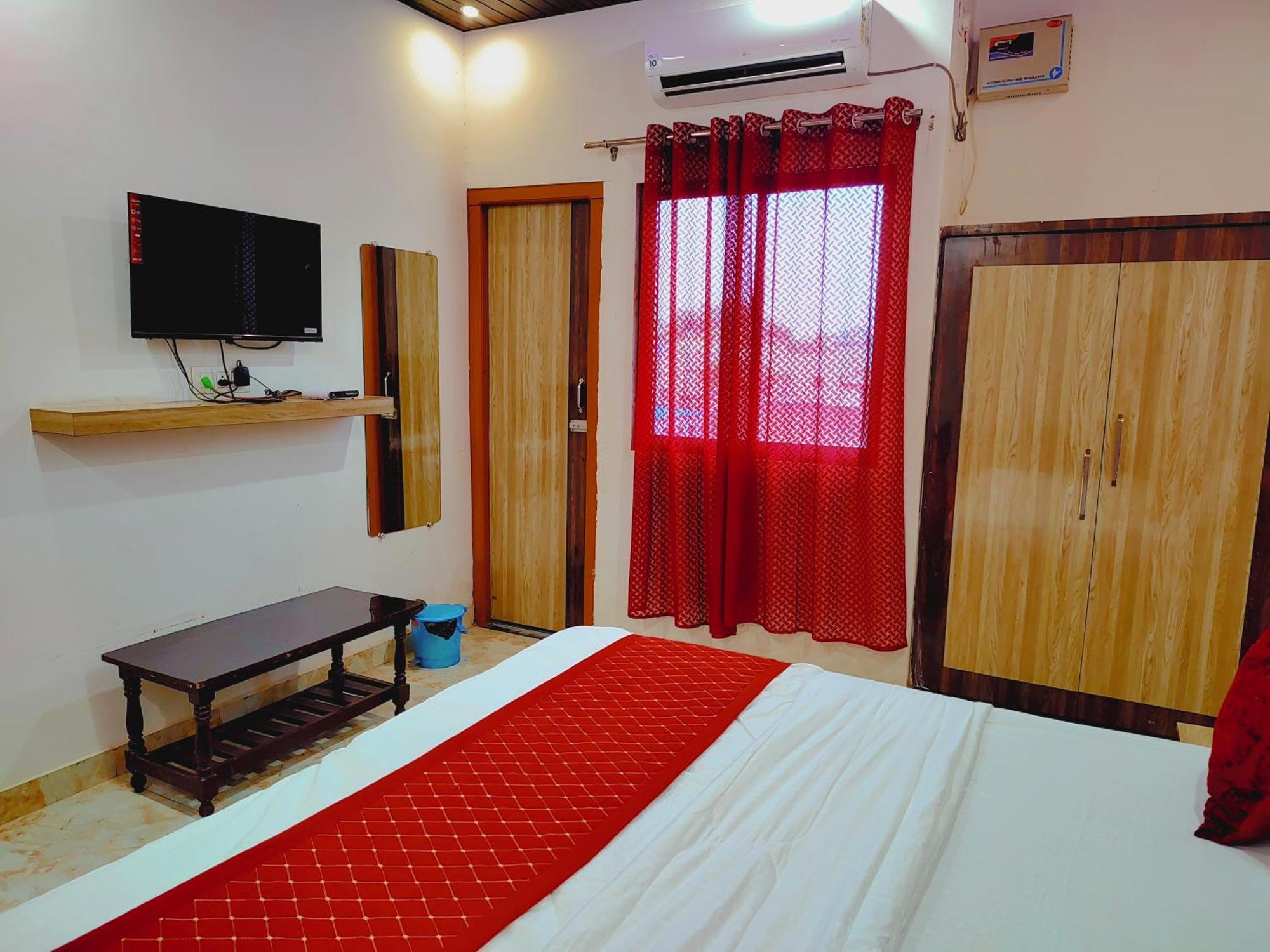 Elegance Hotel And Banquet Ayodhya Esterno foto