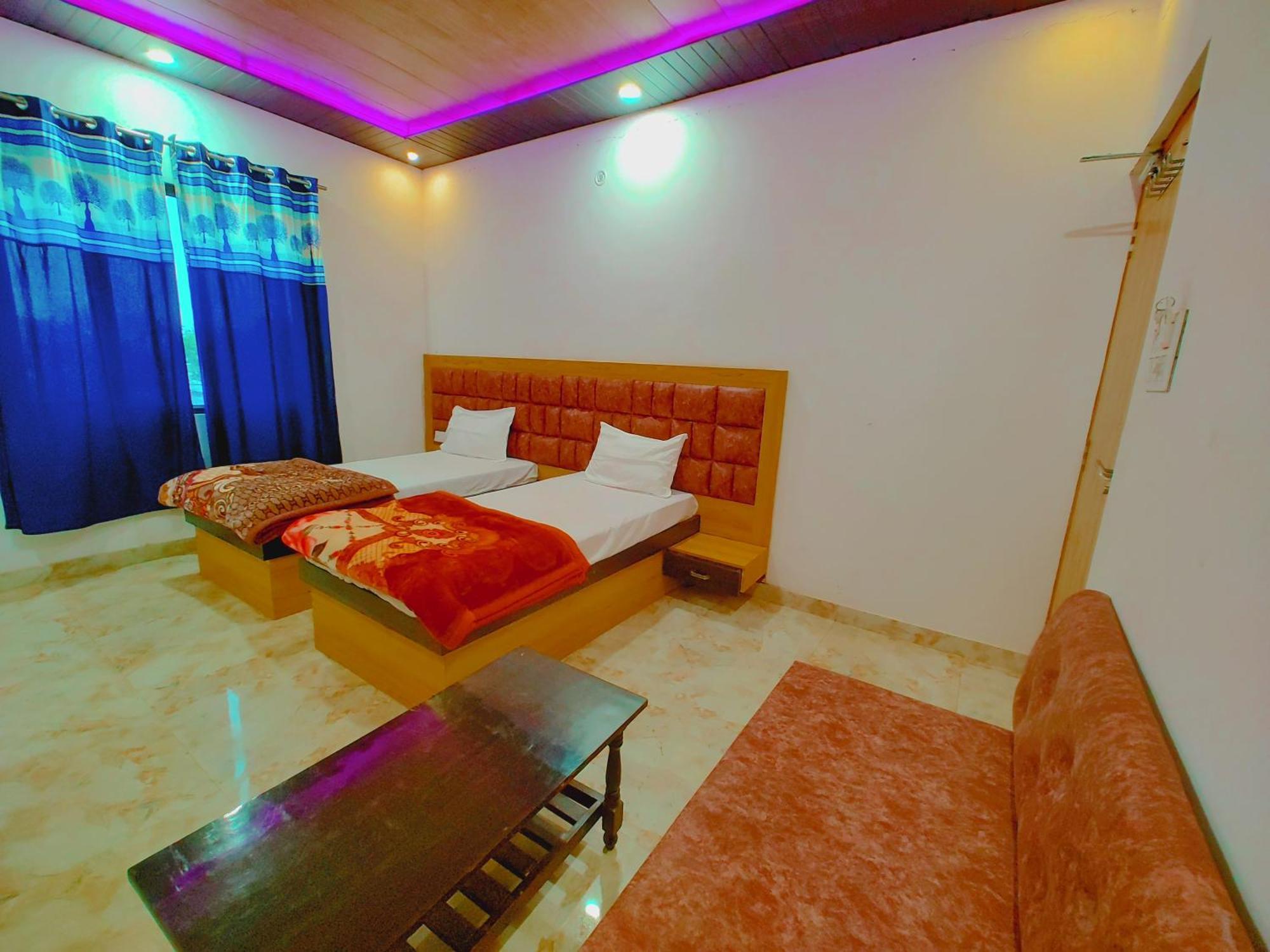Elegance Hotel And Banquet Ayodhya Esterno foto