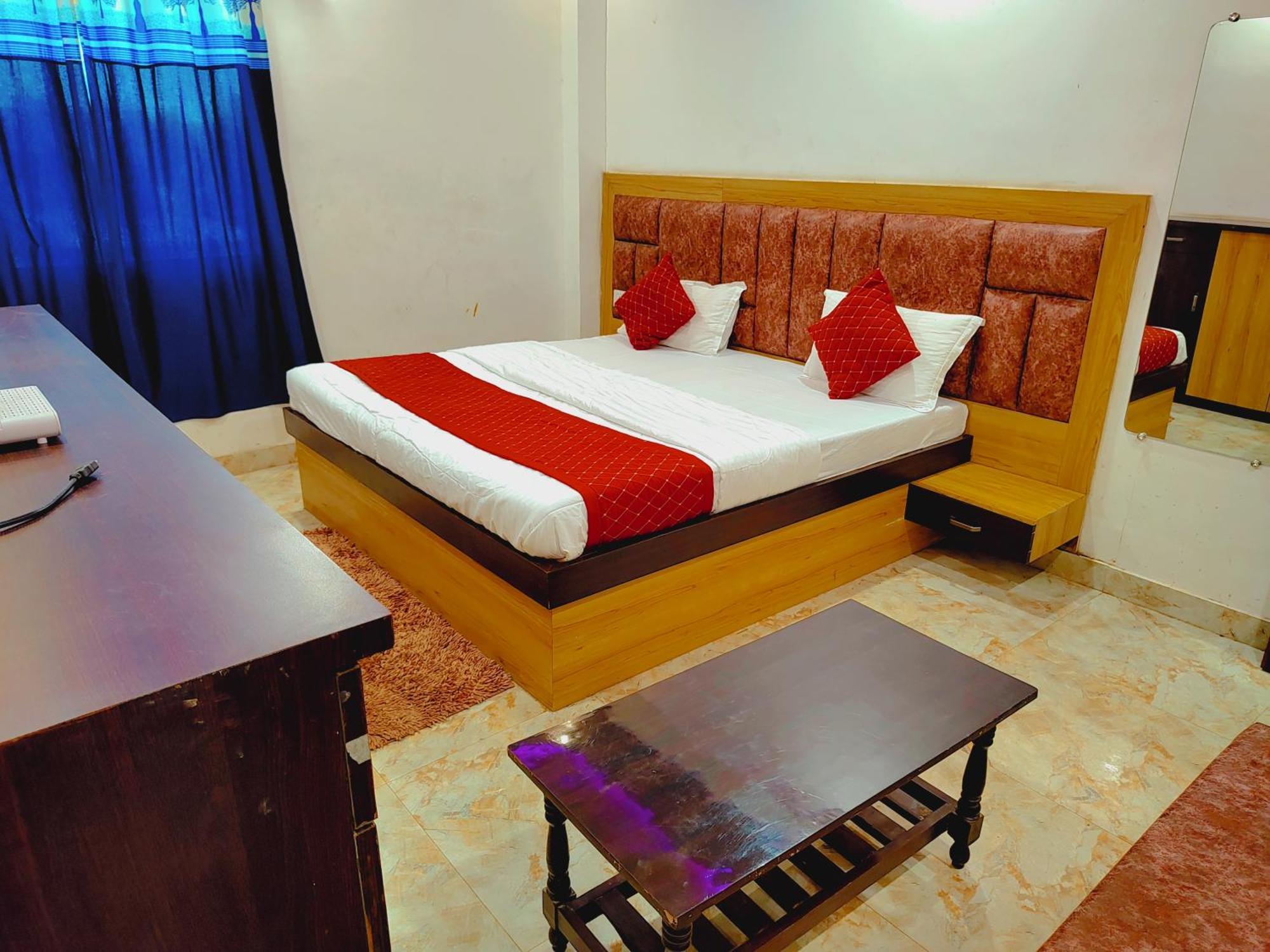 Elegance Hotel And Banquet Ayodhya Esterno foto