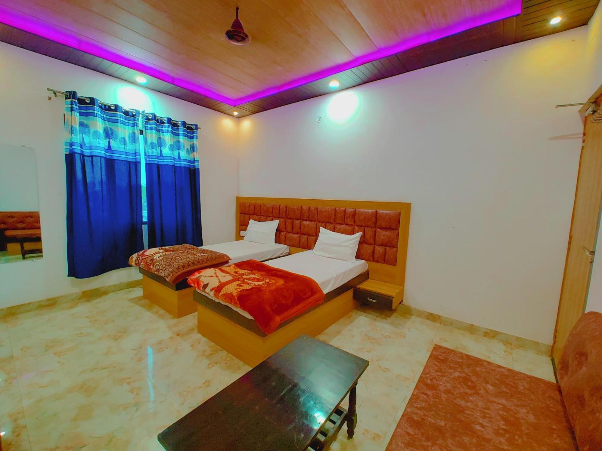 Elegance Hotel And Banquet Ayodhya Esterno foto