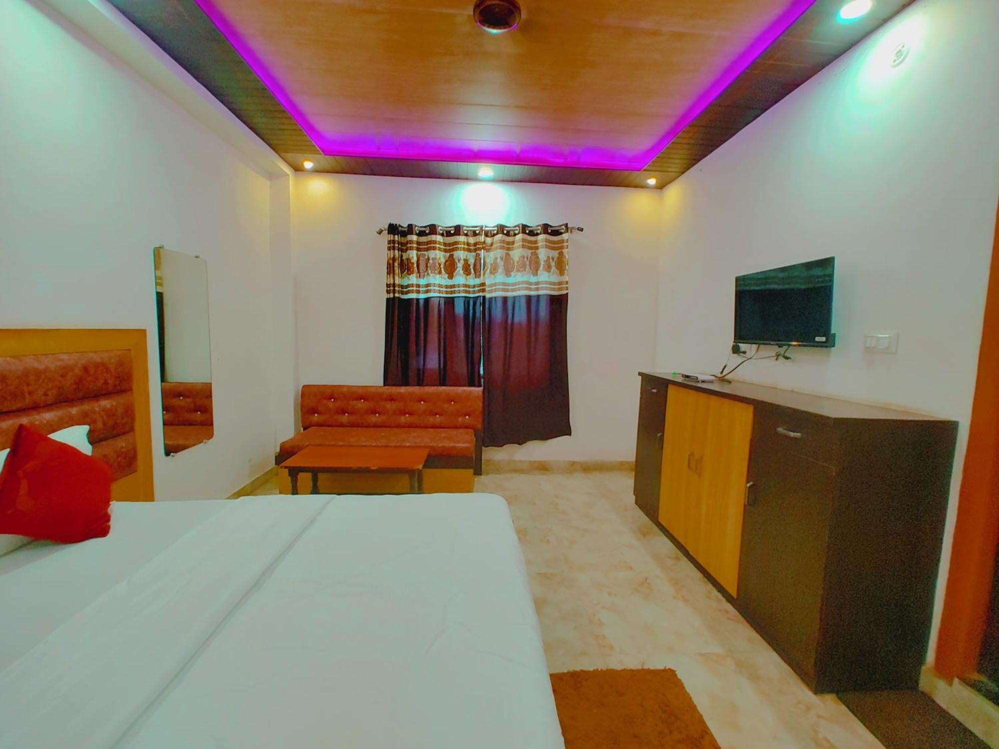 Elegance Hotel And Banquet Ayodhya Esterno foto