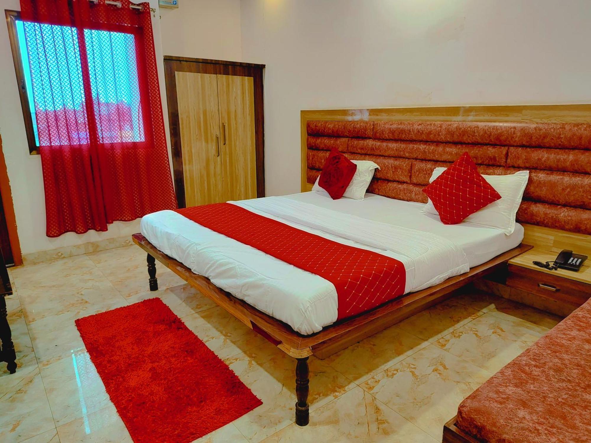 Elegance Hotel And Banquet Ayodhya Esterno foto
