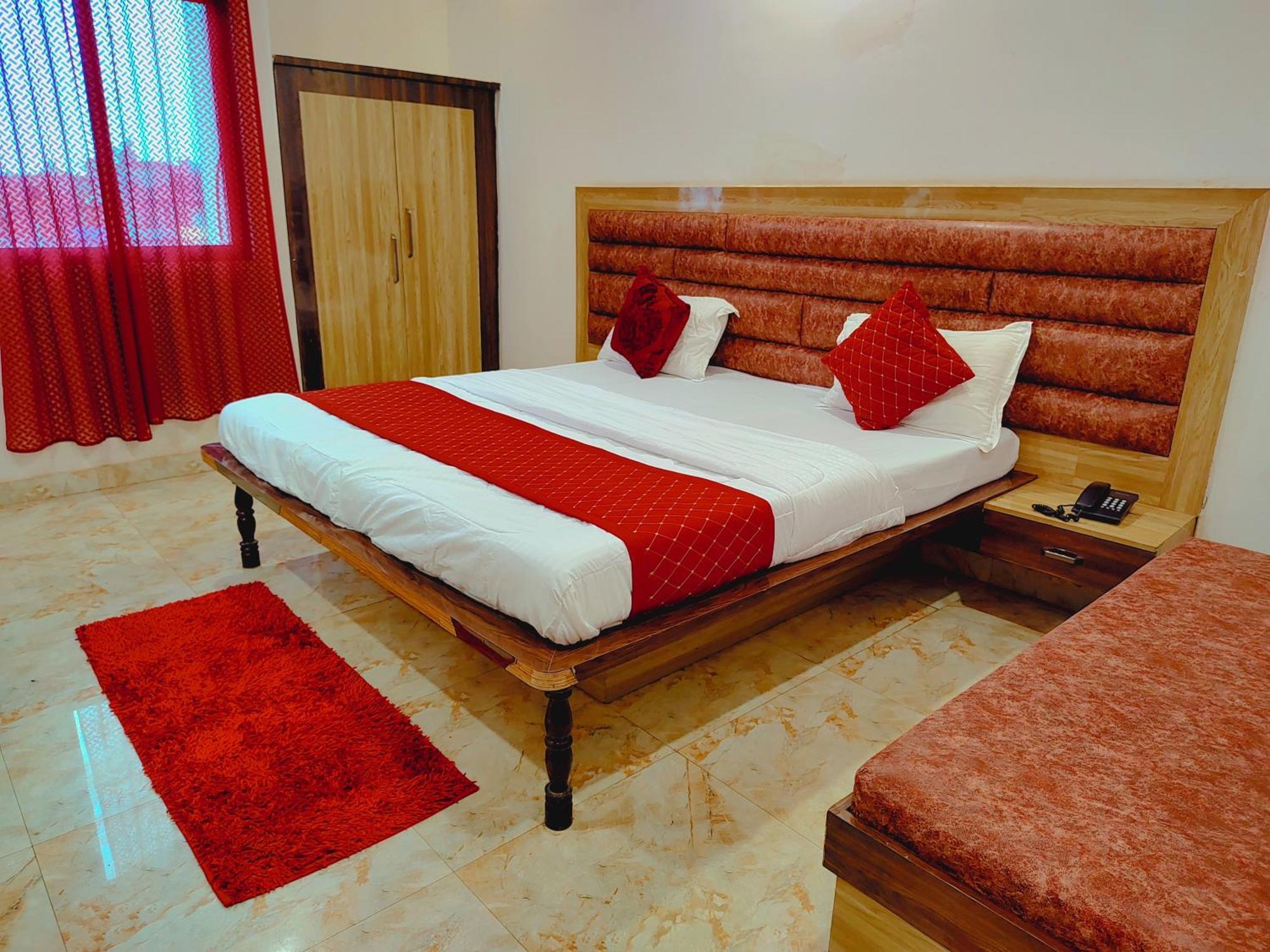 Elegance Hotel And Banquet Ayodhya Esterno foto
