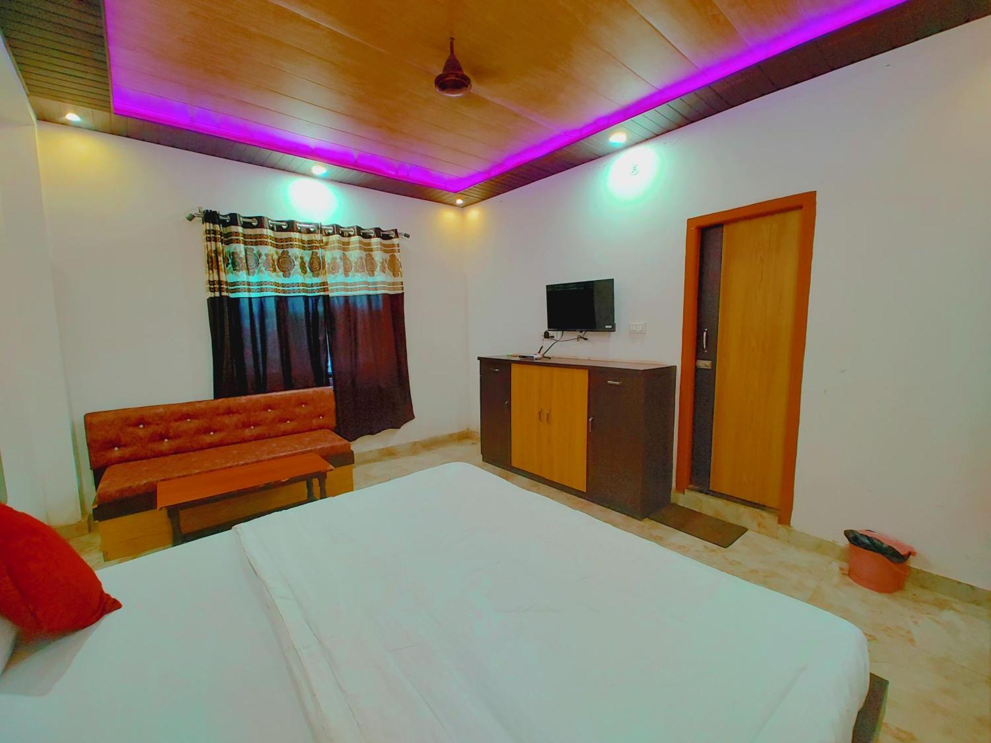 Elegance Hotel And Banquet Ayodhya Esterno foto