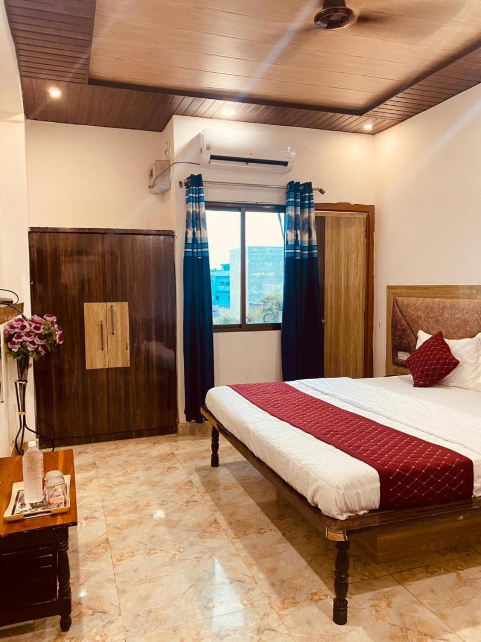 Elegance Hotel And Banquet Ayodhya Esterno foto