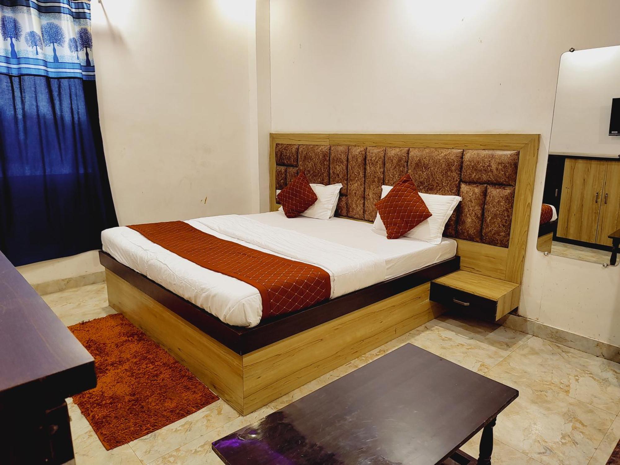Elegance Hotel And Banquet Ayodhya Esterno foto