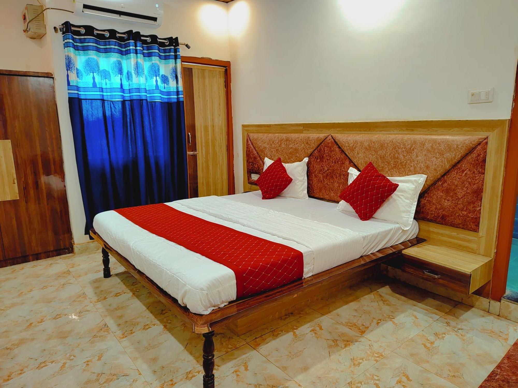Elegance Hotel And Banquet Ayodhya Esterno foto